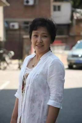 京味兒話劇《年復(fù)一年》 大雜院里的苦樂人生